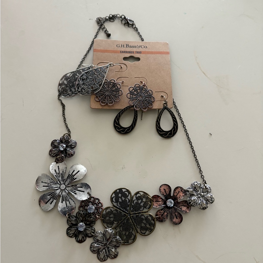 G.H. Bass & Co. Black and Silver Floral Necklace and Earring Set